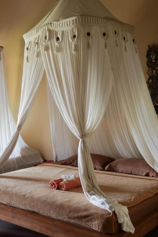 Yut'S Inn Flower Paradise Gili Gede エクステリア 写真