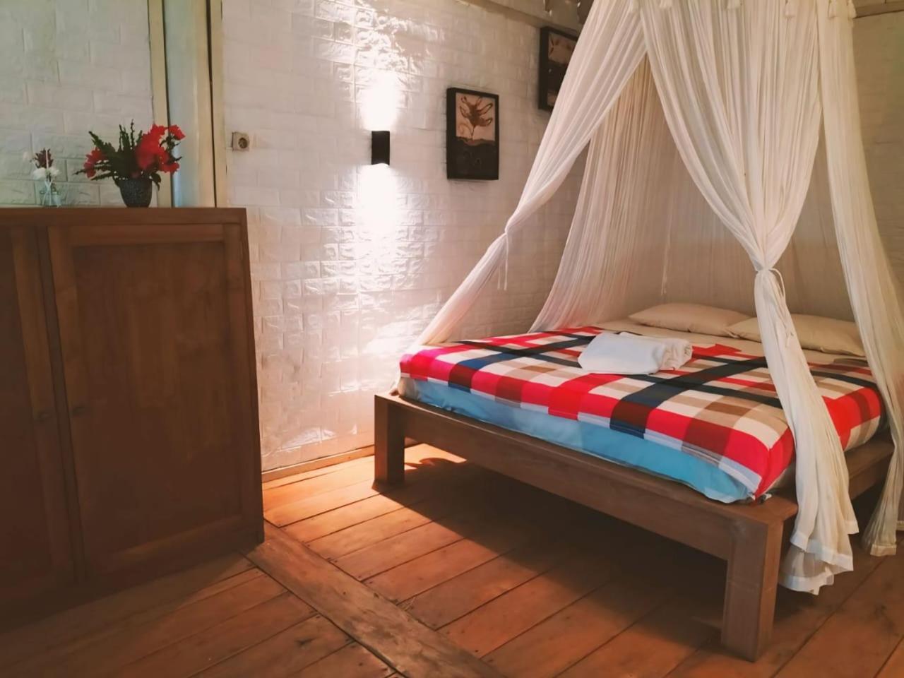 Yut'S Inn Flower Paradise Gili Gede エクステリア 写真